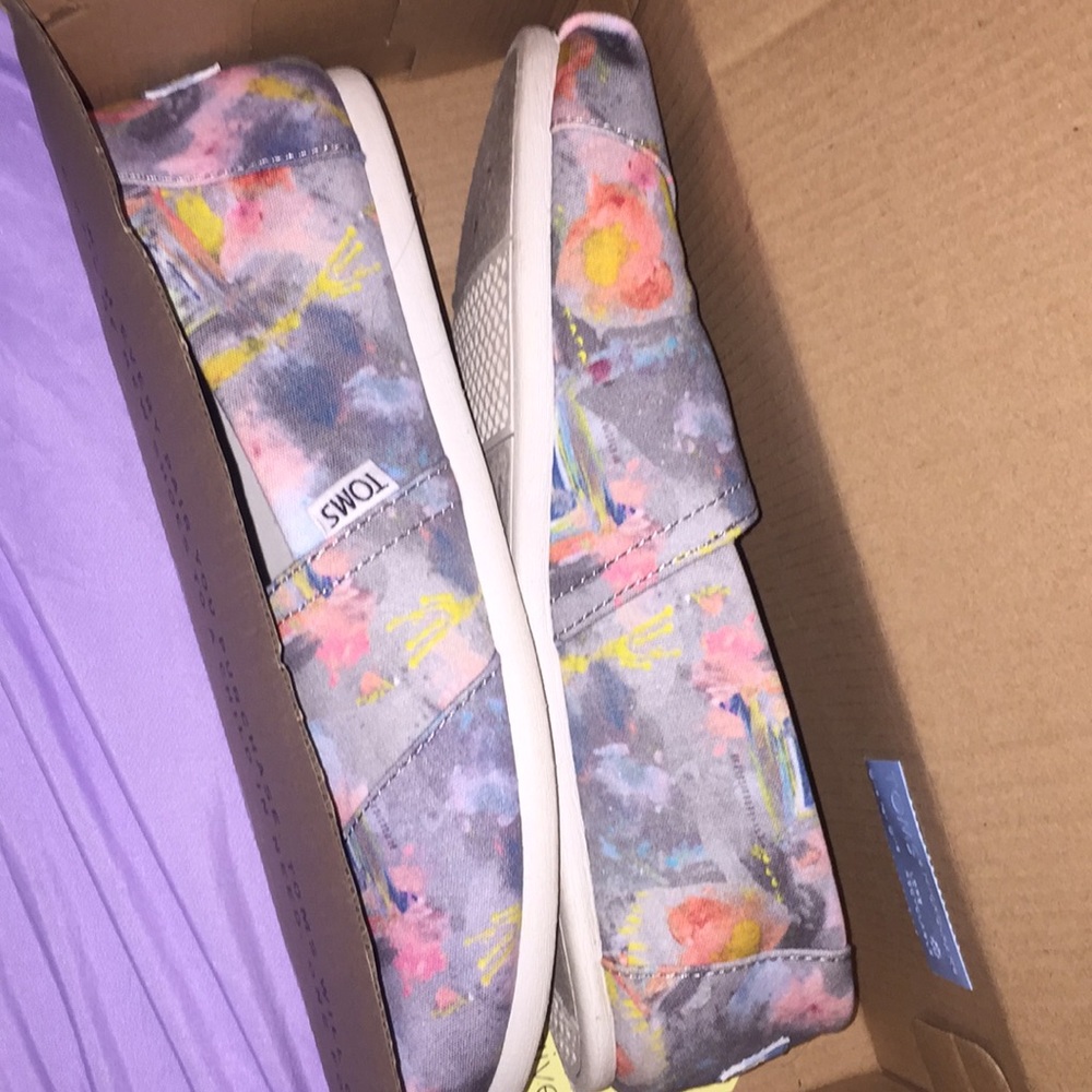 New multicolored toms